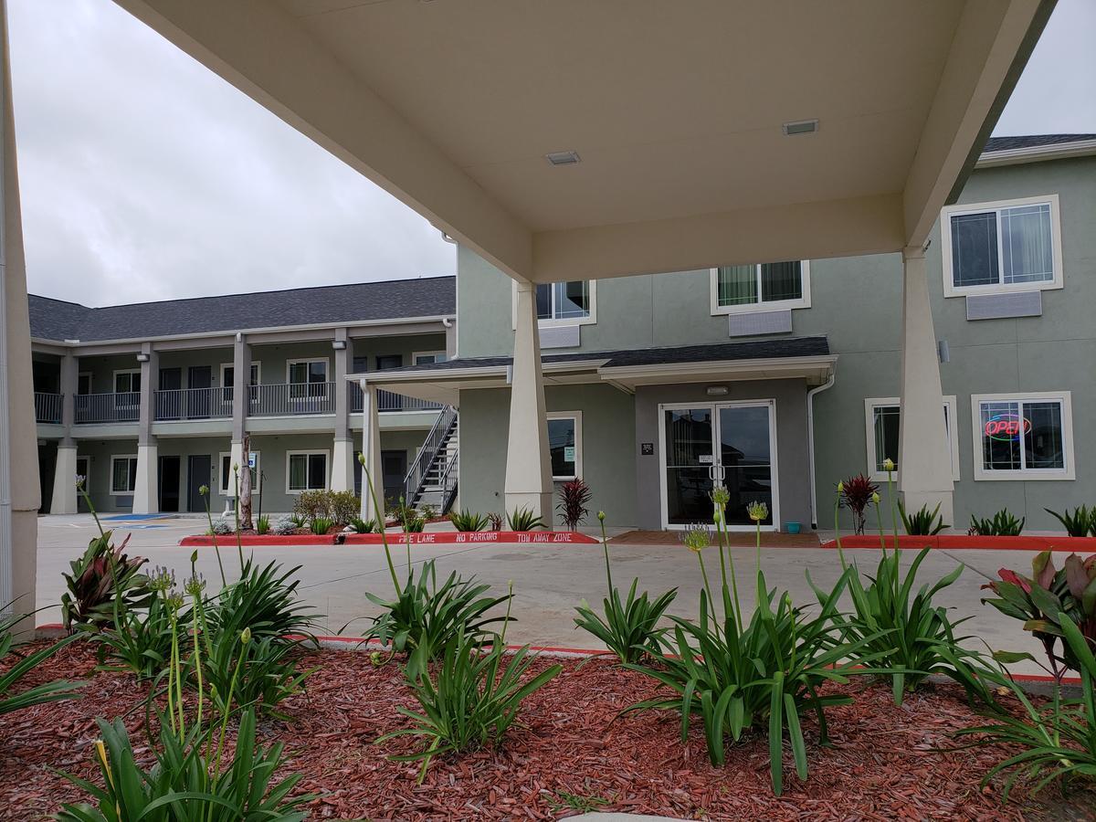 Scottish Inns & Suites - Crosby מראה חיצוני תמונה