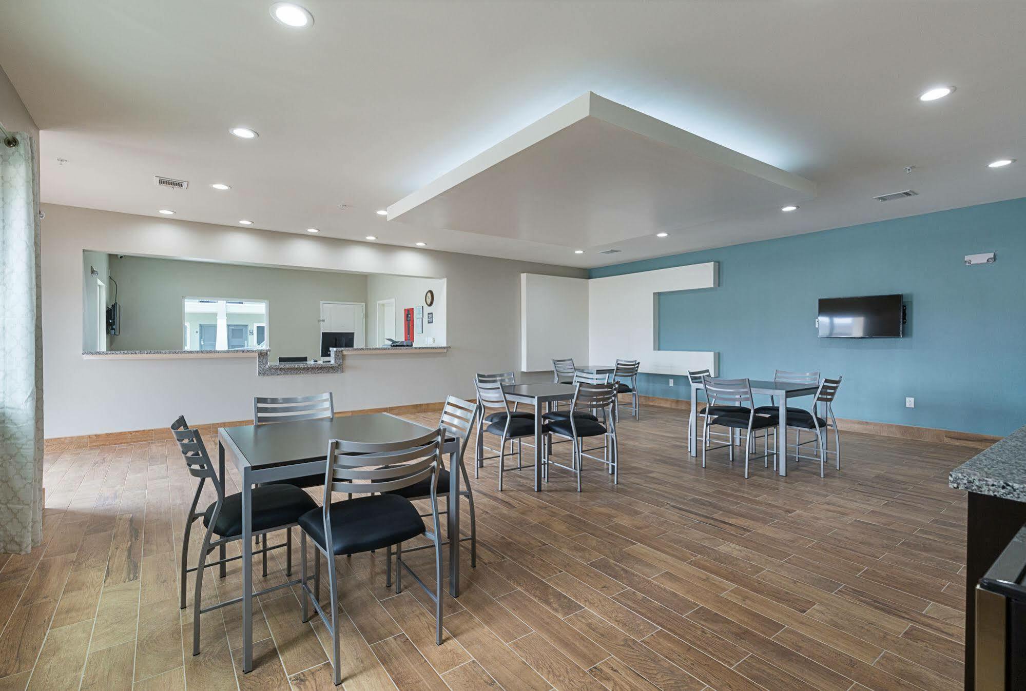 Scottish Inns & Suites - Crosby מראה חיצוני תמונה